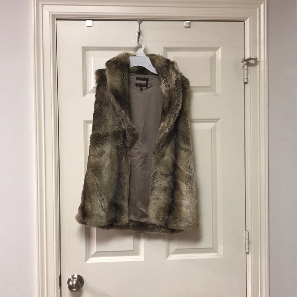 Heartloom Faux Fur Vest Size XS - Picture 3 of 4